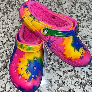 Women’s or Unisex Lined Crocs. 🐊